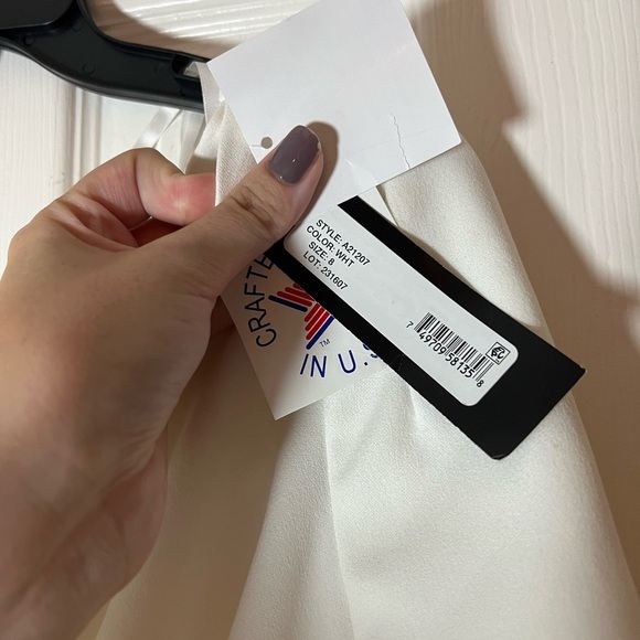 Betsy & Adam NEW Jordan Short Scuba Crepe Draped Back Cape Dress White Size 8 - Picture 6 of 9